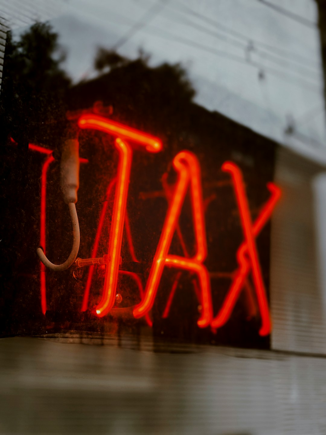 red-love-neon-light-signage-qaqsvssxp-w